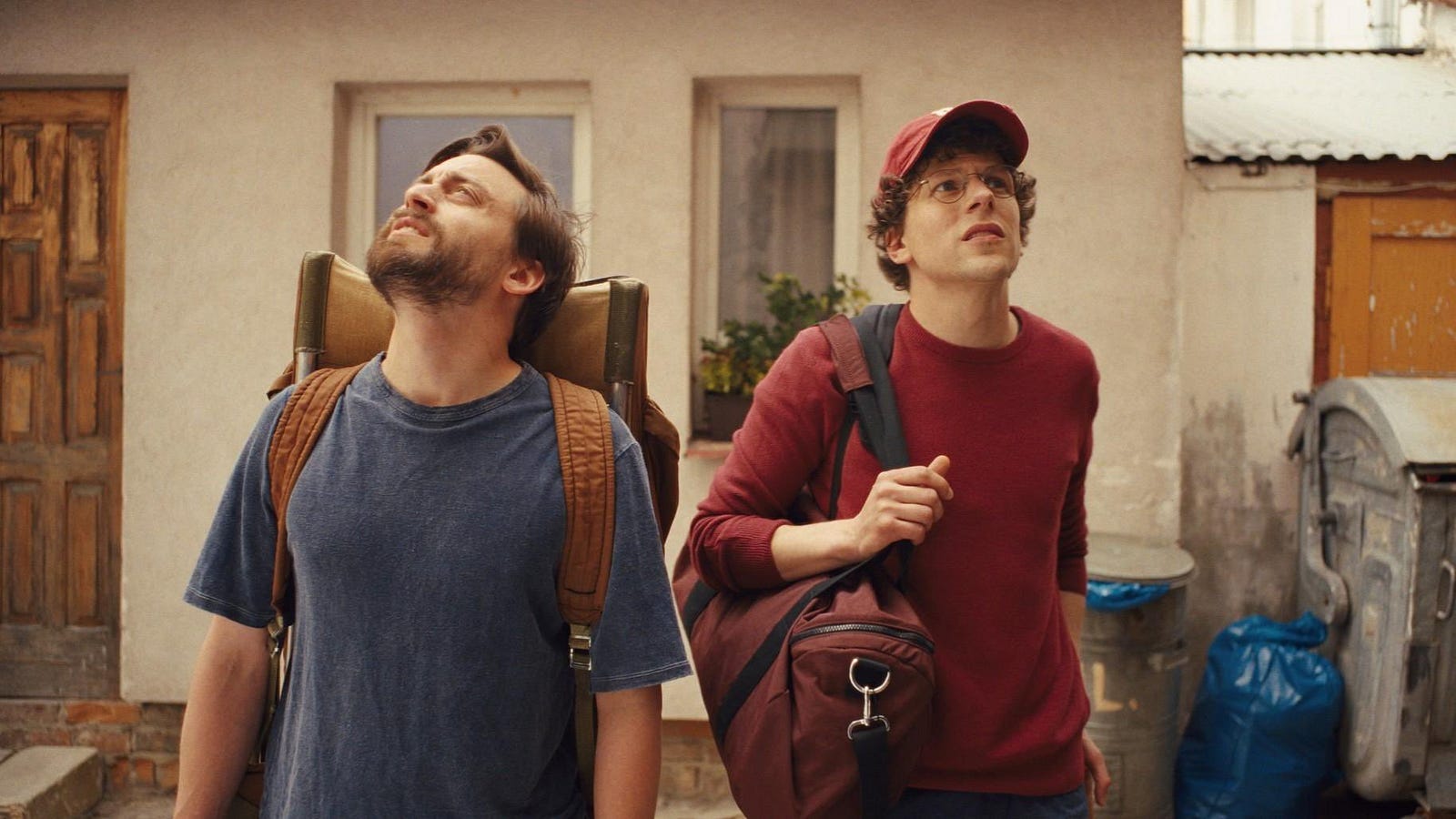 A Verdadeira Dor, de Jesse Eisenberg, trata de memória, conflito e conexões imperfeitas