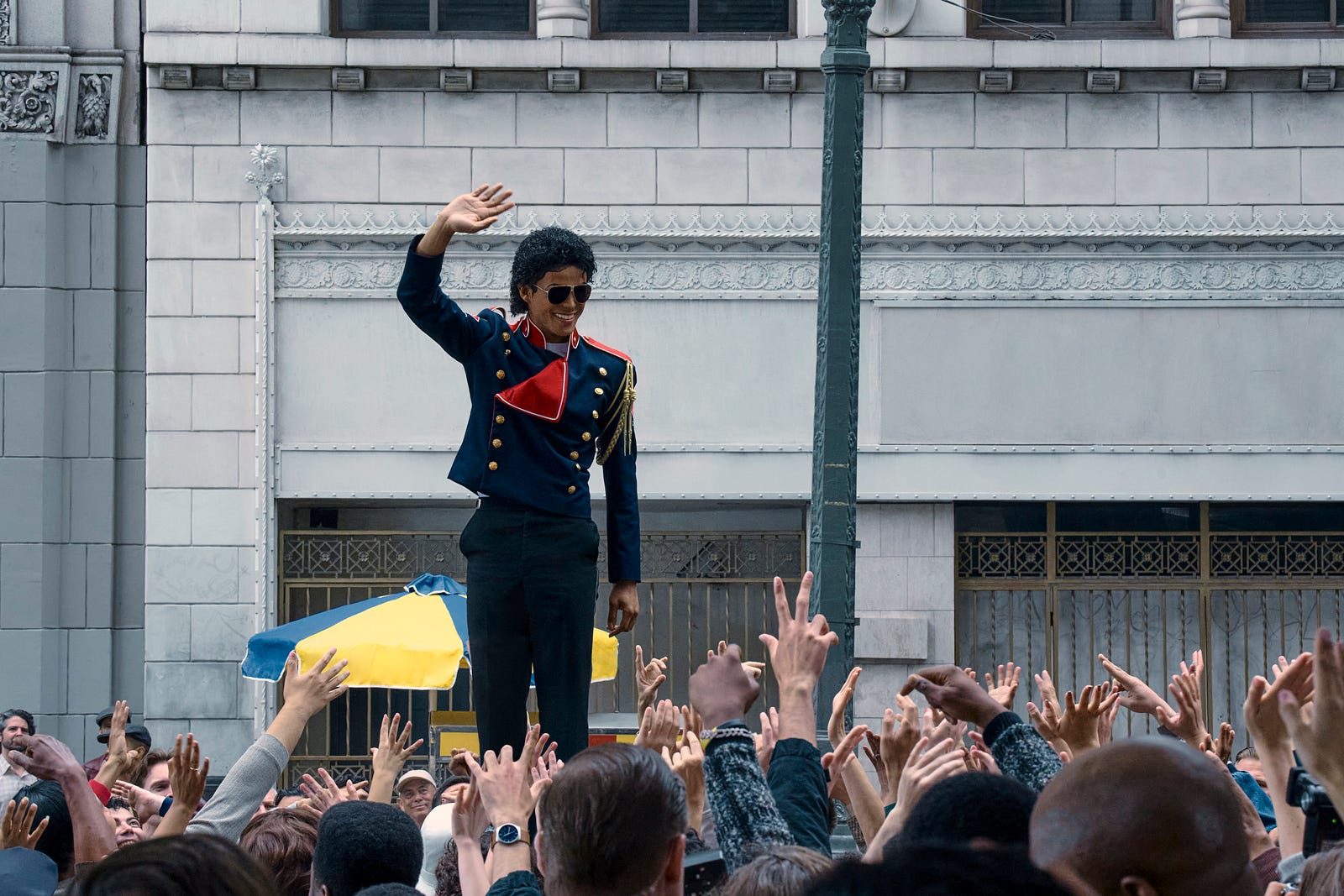 Em “Michael”, Jaafar Jackson salva o que a cinebiografia do Rei do Pop insiste em desperdiçar