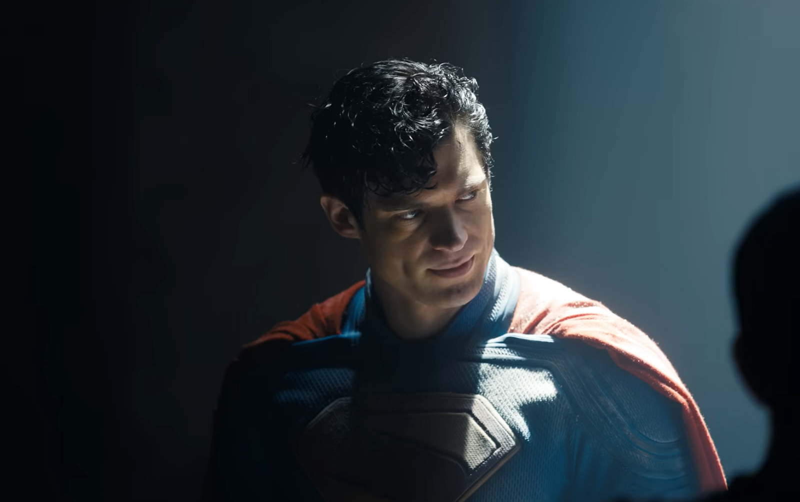 “Superman”, dirigido por James Gunn, combina idealismo e caos em sua nova origem
