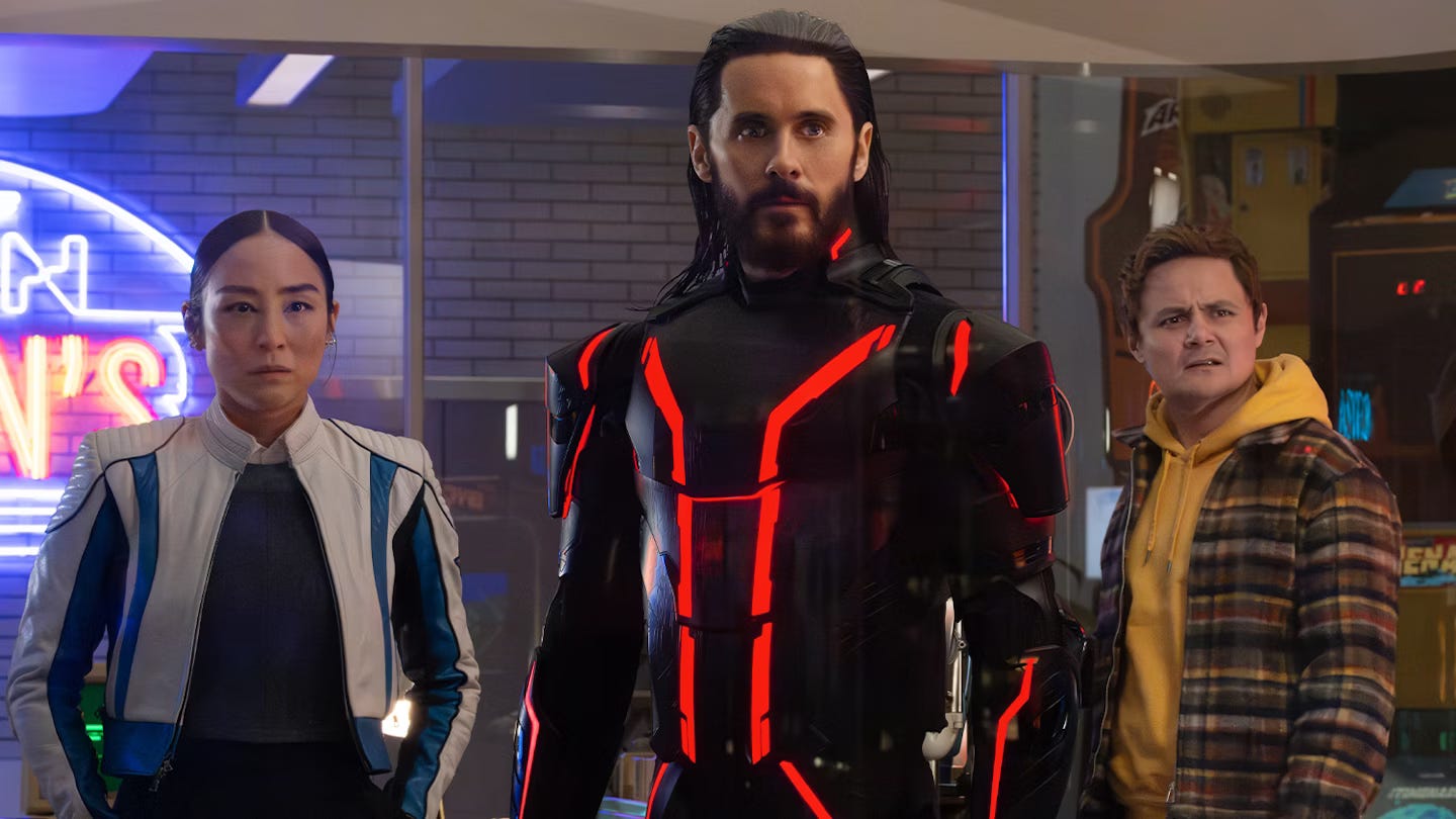“Tron: Ares”, de Joachim Rønning, privilegia aparência sobre substância